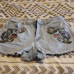 Jean appliqued shorts